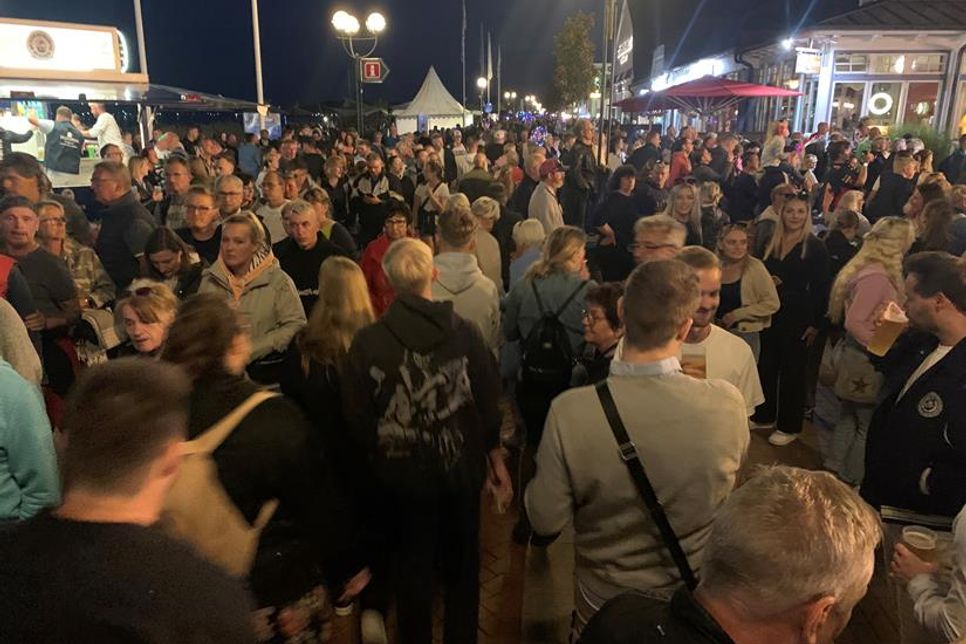 Wahre Menschenmassen bevölkerten den ganzen Tag die Promenade.