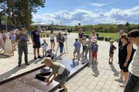 Mit viel Spaß und voller Konzentration messen sich die Kinder bei den Geschicklichkeitsspielen.