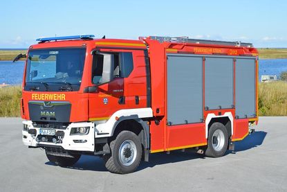 Das neue Tanklöschfahrzeug hat 3.500 Liter Wasser an Bord. Damit ist die Feuerwehr Stein jetzt so gut gerüstet, dass sie vor dem Eintreffen eine Nachbarwehr einen schlagkräftigen Löschangriff starten kann.