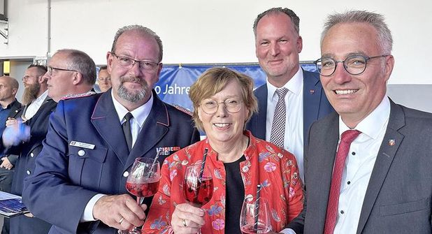 Festkommers mit Prominenz (von links): Stadtwehrführer Manfred Wenselowski, Innenministerin Dr. Sabine Sütterlin-Waack, Landrat Björn Demmin und Bürgermeister Tim Brockmann.