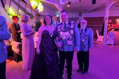 Der amtierende Schützenkönig Benedikt Steiner der I. mit seiner Königin Annika der I. sowie der Flügeladjutant des Königs Major der Reserve Dieter Langebeck (v. lks.).