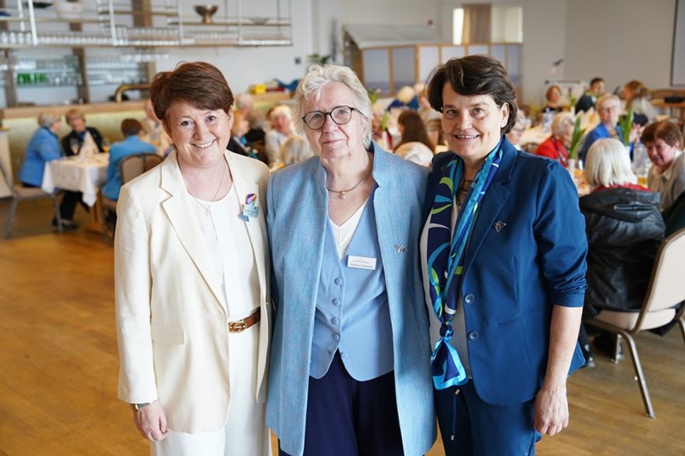 Claudia Jürgensen, Präsidentin der Landfrauen Schleswig-Holstein, Christel von Tiedemann, Vorsitzende des Ortsvereins Neustadt und Vorsitzende des Kreislandfrauenverbands Kathrin Dehn-Schumacher (v. lks.) fanden lobende Worte über die Neustädter Landfrauen.