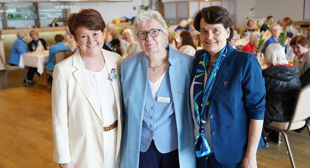 Claudia Jürgensen, Präsidentin der Landfrauen Schleswig-Holstein, Christel von Tiedemann, Vorsitzende des Ortsvereins Neustadt und Vorsitzende des Kreislandfrauenverbands Kathrin Dehn-Schumacher (v. lks.) fanden lobende Worte über die Neustädter Landfrauen.