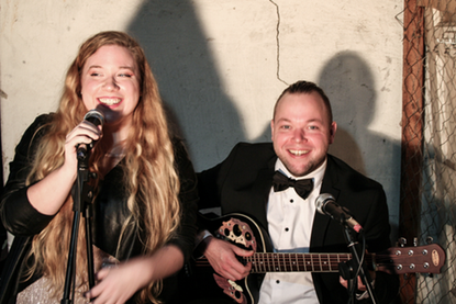 „Kniblings“ die Geschwister Jantje und Jonas Knecht haben mittlerweile ihren eigenen Musikstil und werden diesen beim Warm up for festival  präsentieren.