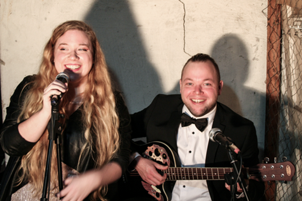 „Kniblings“ die Geschwister Jantje und Jonas Knecht haben mittlerweile ihren eigenen Musikstil und werden diesen beim Warm up for festival  präsentieren.