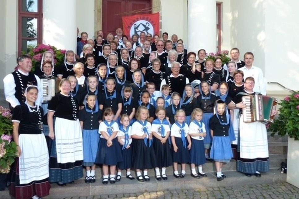 Der Neustädter Volkstanzkreis wird Volkstänze zeigen und mit seinem Akkordeonorchester den „Tontänzern“ auftreten.