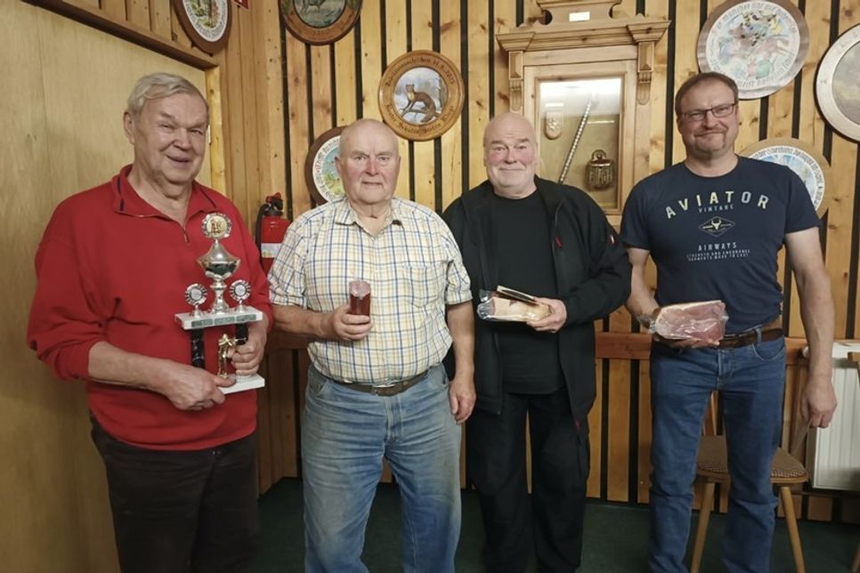 Uwe Hamann, Klaus Kohlsaat, Peter Gose und Holger Jäde, alle von der Kyffhäuser Kameradschaft Beschendorf (v. lks.).