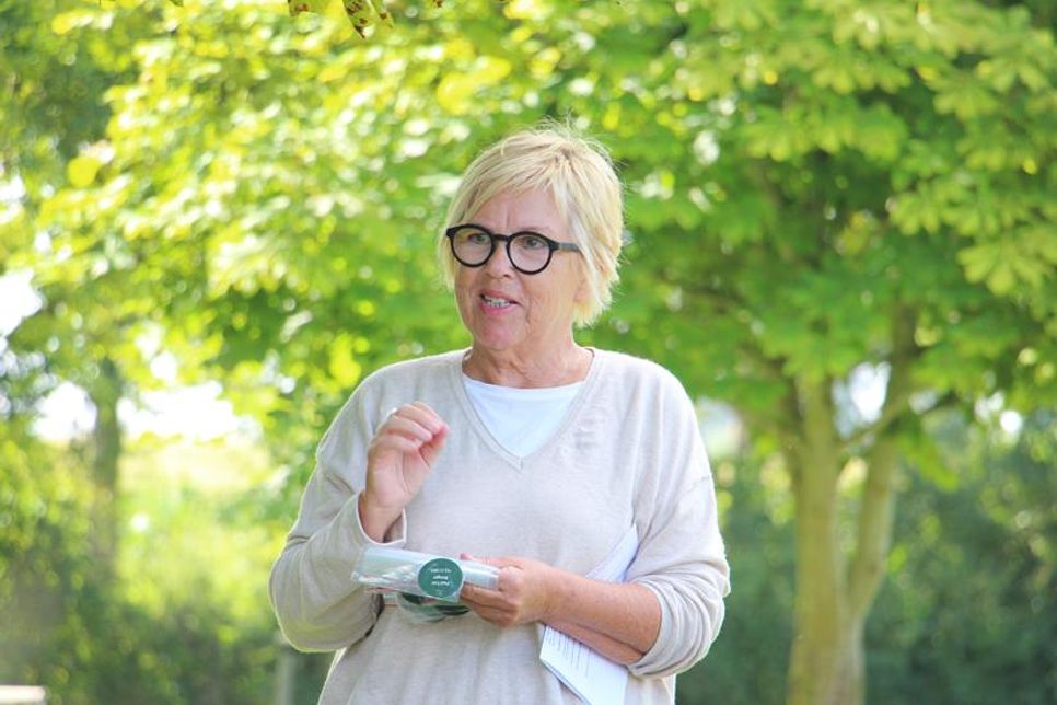 Bürgermeisterin Kirsten Sköries stellte die Willkommensbaum-Initiative vor.