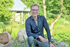 Als ehrenamtlich engagierter Umweltbeauftragter der Stadt Plön ist Ludwig Ascemper im Stadtgebiet, an den Seen – oder wie hier im Alten Apfelgarten - viel unterwegs, um Themen des Natur- und Artenschutzes aufzugreifen.