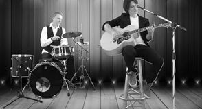 „The Wild Boyz“ spielen Klassiker, aber auch aktuelle Hits.