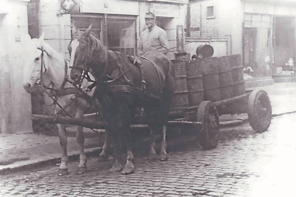 So sah in den 1930er Jahren die Müllabfuhr aus: mit Pferdekutsche