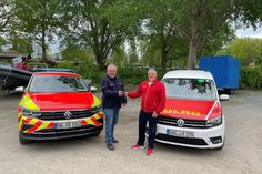 Matthias Glaese (Notfallsanitäter rdh, lks.) und Klaus Holger Hecken (Einsatzleiter Küste Schleswig-Holstein im DLRG Bundesverband).