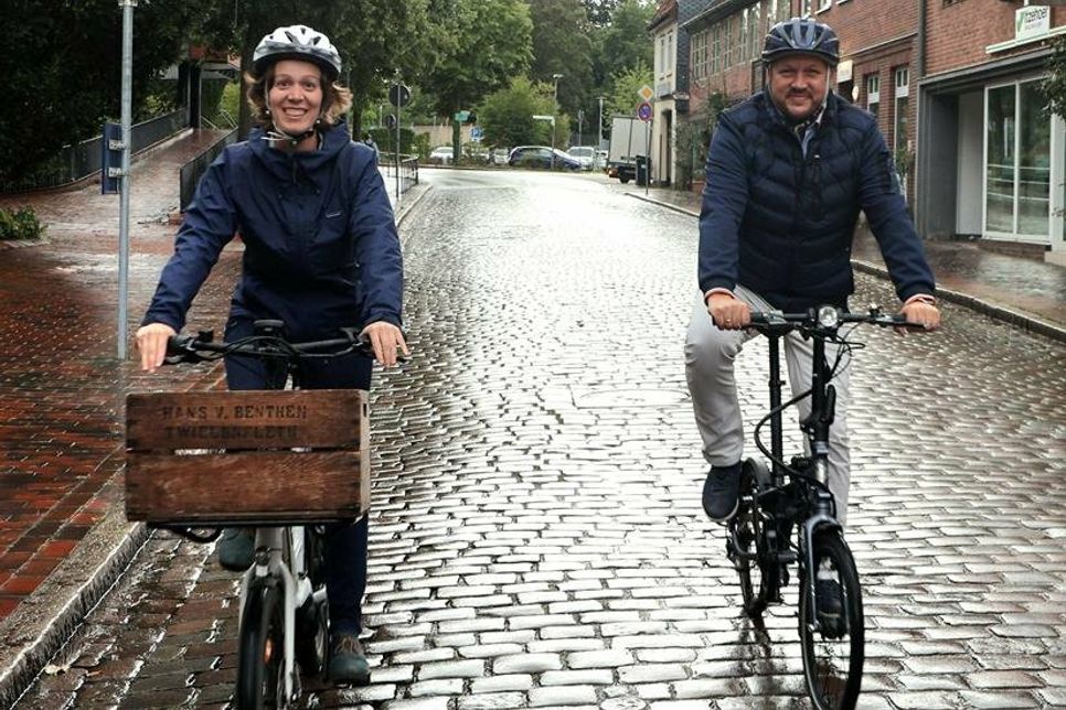 Leslie Matthiesen und Landrat Timo Gaarz.