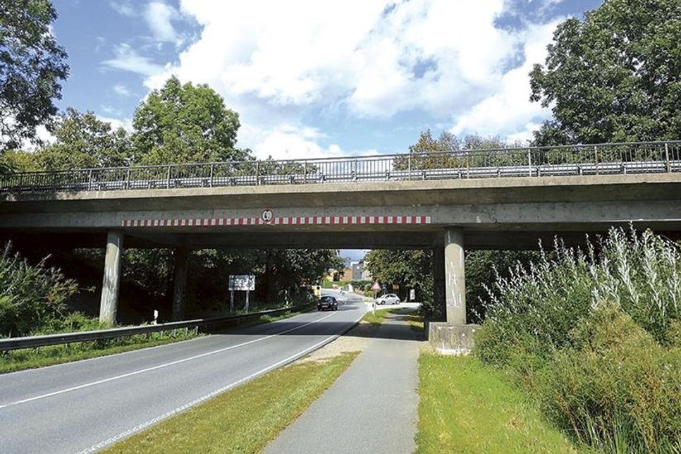 Die Brücke auf der Bundesstraße 76 über die „Lübecker Straße“/L 181 in Timmendorfer Strand wird bereits in Kürze abgerissen und durch einen Neubau ersetzt - ein Jahr früher als vorerst geplant.