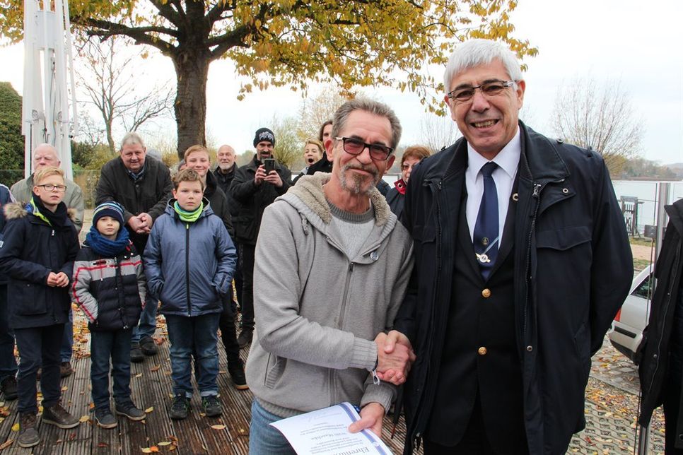 Ehrung von Willi Maschke (lks.) durch Landesverbandsleiter Dieter Reschke.