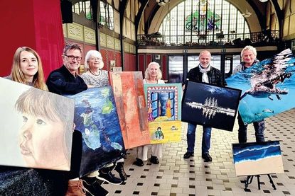 Die im Sommer gegründete „KünstlerGemeinschaft Travemünde“ wird zum zweiten Mal gemeinsam im Strandbahnhof ausstellen.