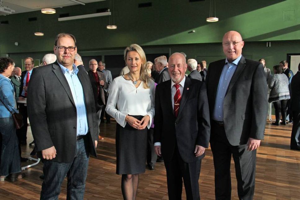 Bürgervorsteher Sönke Sela (2. v. re.) mit den drei Kandidaten Mirko Spieckermann, Verena Jeske und Dr. Hans Marenbach (v. lks.) beim Neujahrsempfang.