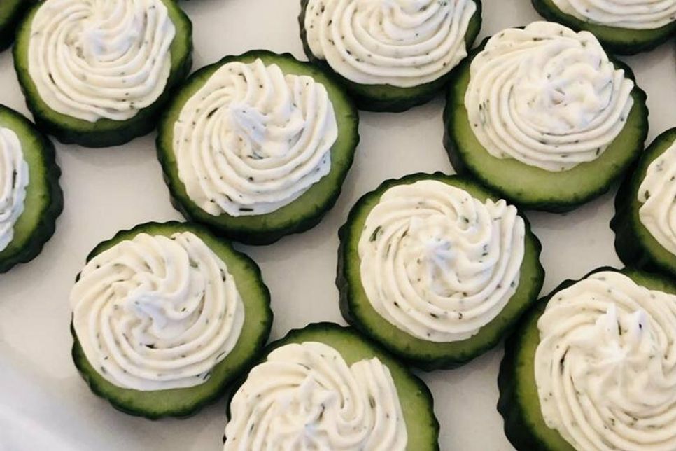 So sahen die Gurkentaler aus, bevor sie mit dem Fahrrad hingefallen sind. Glücklicherweise war der Kaviar noch nicht drauf.