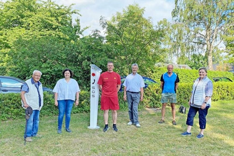 Norbert Kügler, Ehrenvorsitzender der DLRG Malente, Caren Kügler, 1. Vorsitzende, Peter Schulz, technischer Leiter, Jobst Richter, Dorfvorsteher von Timmdorf, Reiner Coen, 2. Vorsitzender und Bürgermeisterin Tanja Rönck (v.li.).