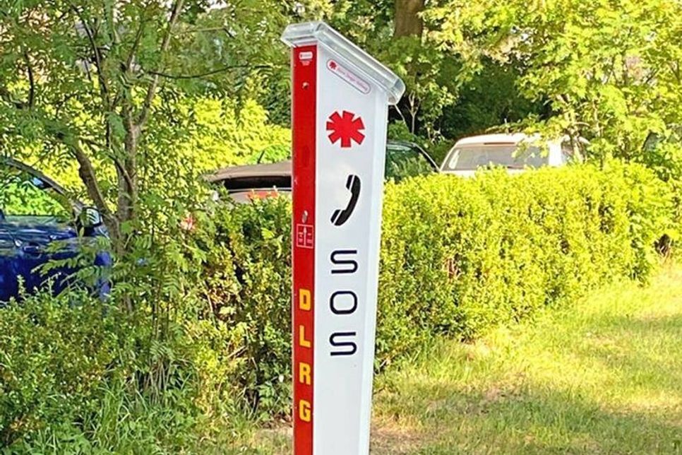 Jederzeit einsatzbereit: Die Notrufsäule wird über Solar-Energie betrieben.