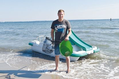 Schauspieler und Musiker Fabian Harloff ging zum Startschuss der Aktion mit gutem Beispiel voran.