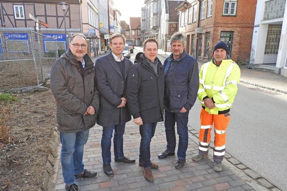 Unterwegs von Tür zu Tür Am Rosengarten waren Thomas Pranger, Henning Schröter, Carsten Behnk, Torsten Krause und Frank Hirtz.