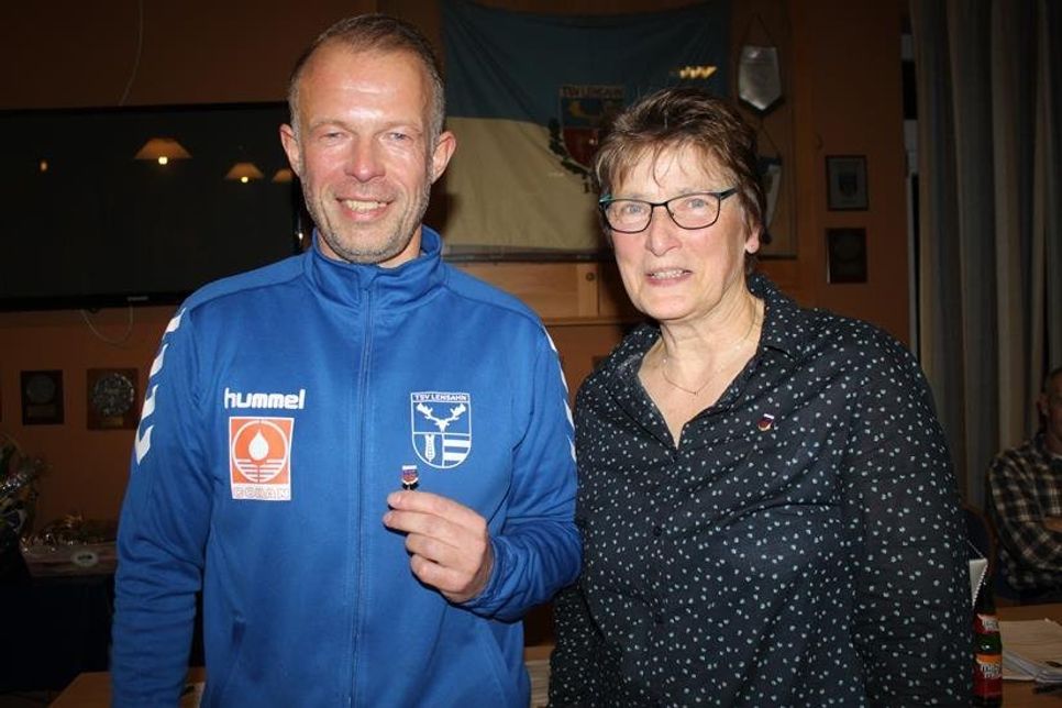 Die Leistungsnadel in Gold erhielten Dirk Bruhse und Marion Zecher.