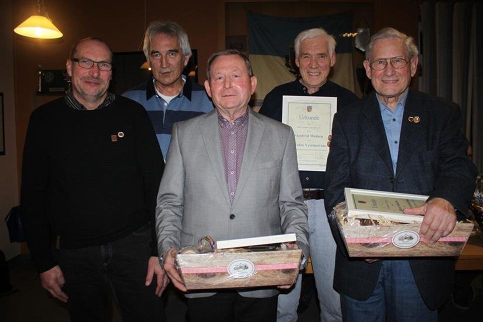 Treue und langjährige Mitglieder: Frank Müller, Jürgen Kloß, Wilfried Wahmes, Manfred Madsen und Horst Sakarin (v. lks.).