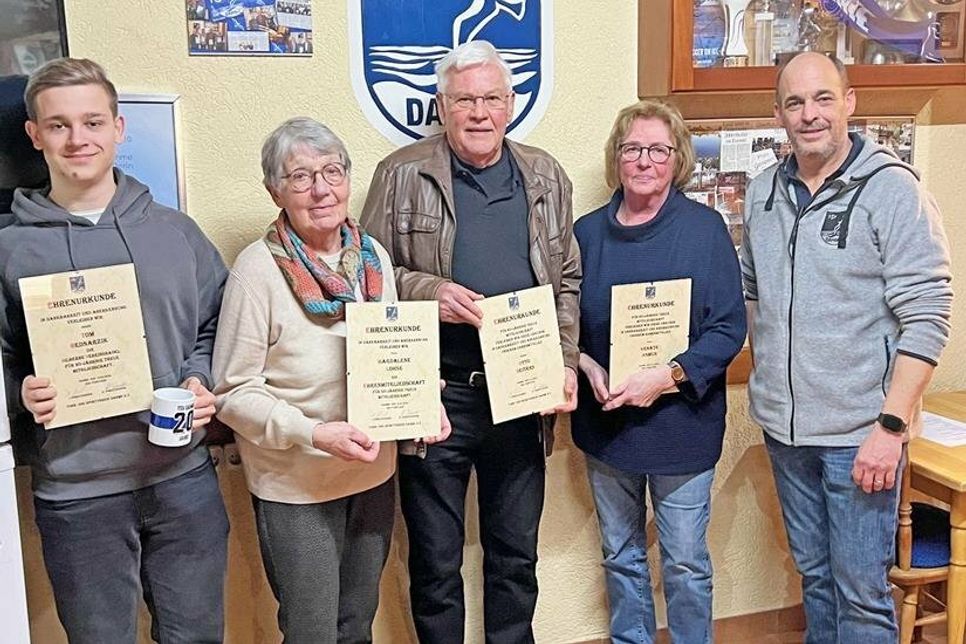 v.lks. Tom Bednarzik, Magda Lohse, Otto Deiters, Renate Asmus, 1.Vorsitzender Andrew Bednarzik