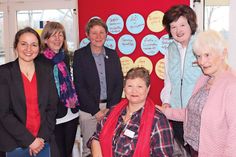 Bürgermeisterin Hatice Kara (von links), Gudrun Banaski (Fachdienst Bildung, Sport und Familienangelegenheiten), Lena Middendorf (Lebenshilfe Ostholstein), Edda Rahlf, (Vorsitzende Beirat für Menschen mit Behinderung des Kreises Ostholstein), Magret Apel (Warenhausleiterin Famila Timmendorfer Strand) und Elisabeth Lund (Beauftragte für Menschen mit Behinderung der Gemeinde Timmendorfer Strand) nach dem ersten Thementisch „Wohnen und Versorgung“. (Foto: Lebenshilfe)