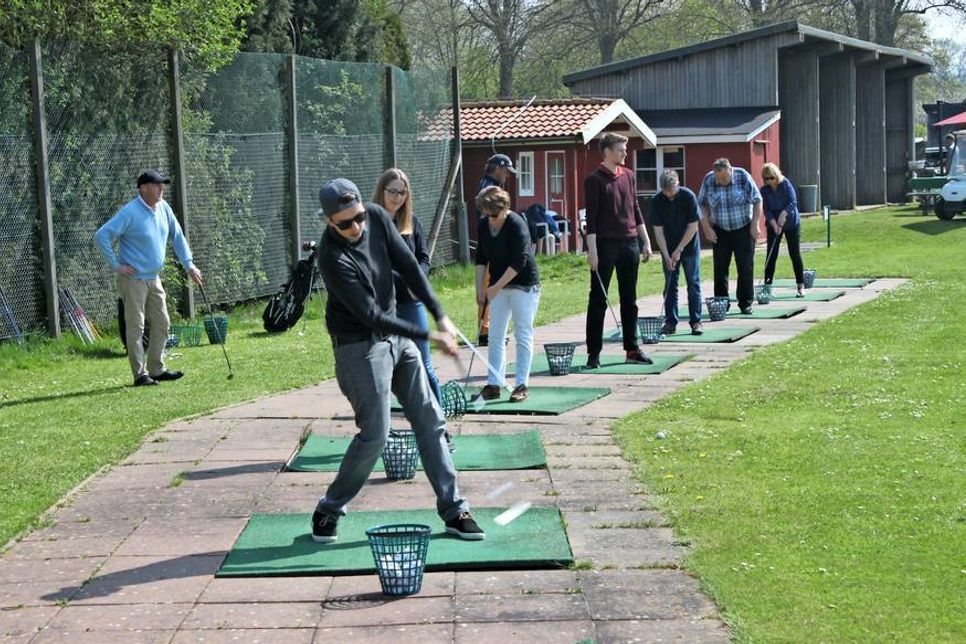 Der Erlebnistag wurde genutzt, um die Grundschläge beim Golf kennenzulernen.