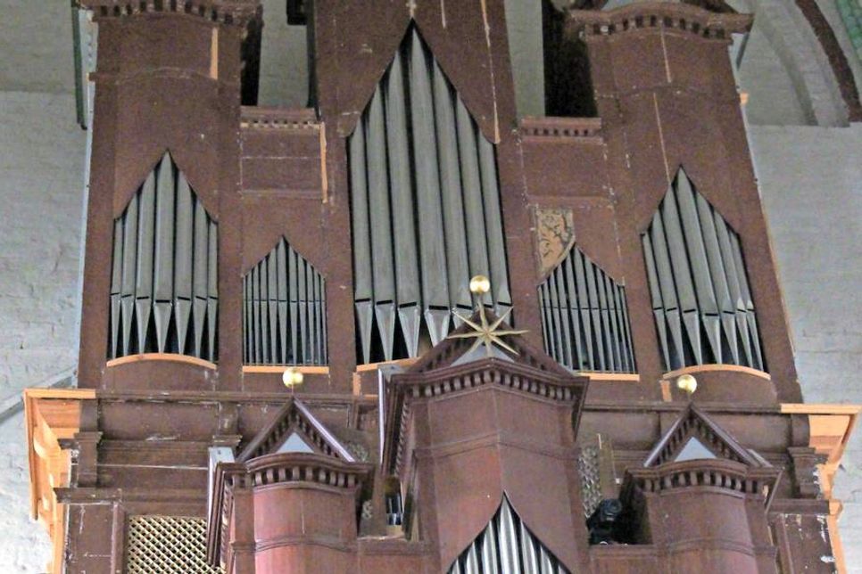 „Die Dame braucht ein neues Kleid“, lautete Andreas Brunions Einschätzung zum Restaurierungsbedarf am Prospekt der Orgel.