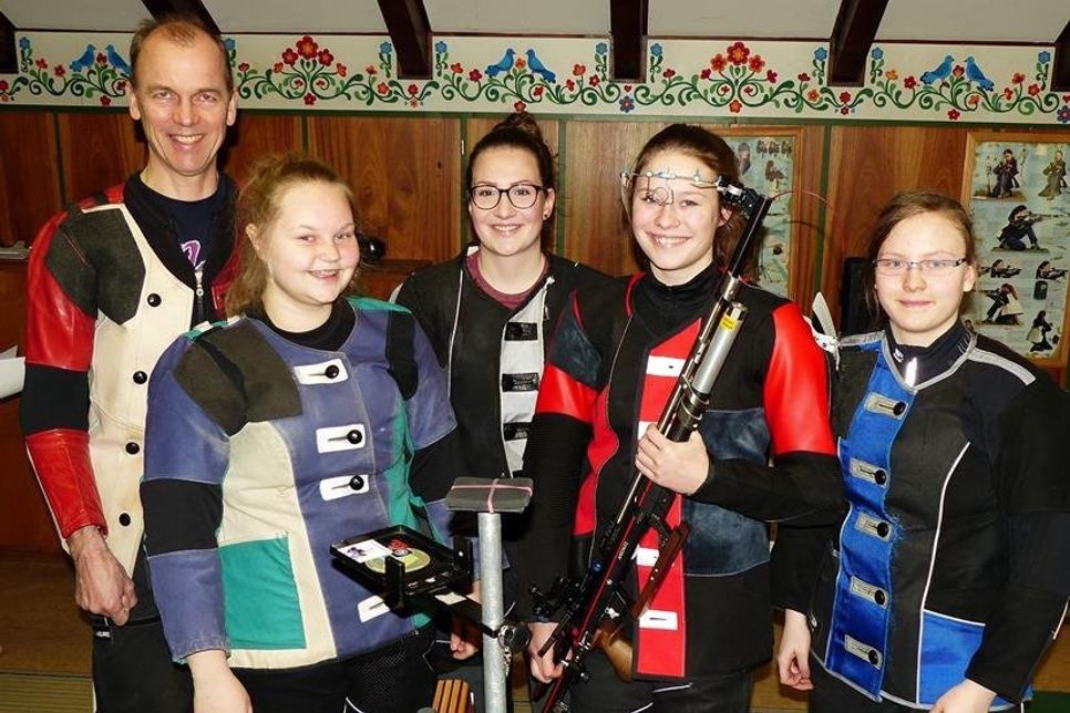 Soran Zatema, Klaus Behrens, Anka Venohr, Sohaib Zatema, Johanna Wohnstorf (v. lks.).