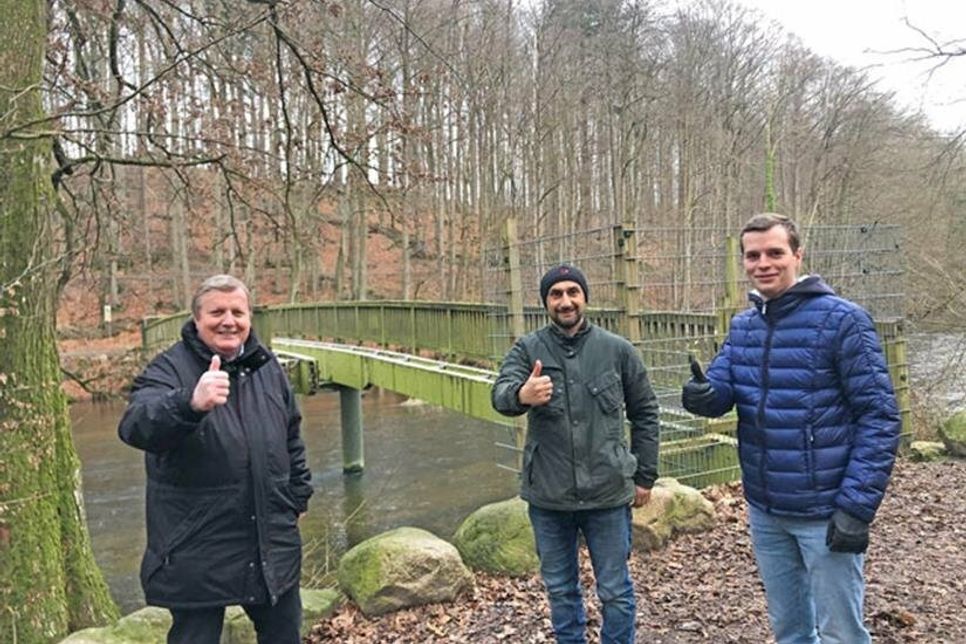 Sanierung der Holzbrücke – MdL Werner Kalinka und die Kreistagskollegen Yavuz Yilmaz und Till Unger sind optimistisch
