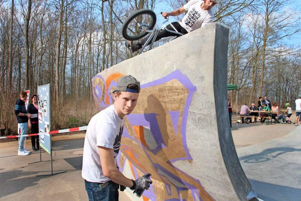 Sprayer Christoph Kordts verschönerte die Rampe ganz offiziell mit einem Grafitti.