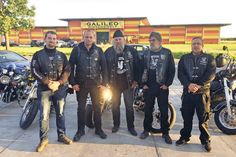 Auch andere Clubs feiern gerne. Hier (von links) Secretary Tristan, President Basti, Member Baloo, Rocker-Urgestein Peter und Member Uschi bei der alljährlichen Sommerparty des befreundeten MF Fehmarn. (Foto: MSC Ratekau)
