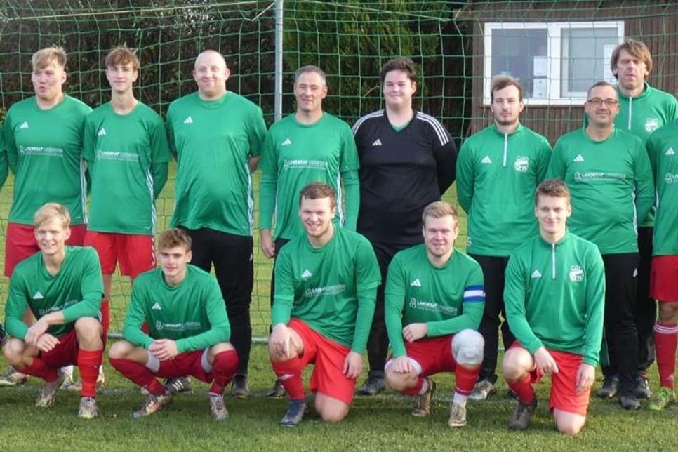 Ein Teil der Mannschaft des Kabelhorst-Schwienkuhler SC in den neuen Trikots.