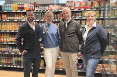 Denis und Paula Schlüter mit dem Geschäftsführer der Ancora Marina Oliver Seiter sowie Julia Hamer, Leitung Rezeption/Appartements bei der Ancora Marina. (v. lks.)