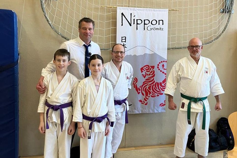 Die Grömitzer Karateka errangen bei dem Turnier zwei Pokale. (red)
