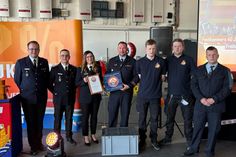 Mitglieder der Jugendfeuerwehr, Wehrführungen und Gäste nahmen am Festkommers teil.
