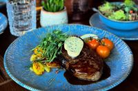 Wer seine Geschmacksknospen verwöhnen lassen möchte, findet im „Breeze“ die passenden Köstlichkeiten. (Foto: Hannes Behrens)