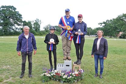 Kreis und Vereinsmeister Ponyzweispänner sind Holger Wohlert, Sina Valerie Heinrich und Leni Viethen