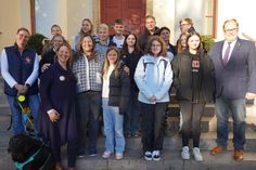 Gäste aus dem Ahrtal mit den Projektinitiatoren, Mitgliedern des Kinder- und Jugendparlamentes und Bürgermeister Mirko Spieckermann (re.)