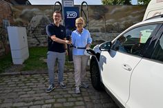 Bürgermeisterin Kirsten Sköries eröffnete die Anlage zusammen mit Vertreterinnen und Vertretern des ZVO.