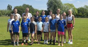 Hinten v. lks.: Sascha Herz, Carsten May, Helene Hillmann, Fenja Buttkus, Lisa Sömmer (TSV Grömitz), Jolina Behnke (TSV Grömitz), Gyde Janshen (TSV Grömitz), Donata von Ludowig (TSV Grömitz); vorne v.lks.: Bendix Schulz, Bosse Buttkus, Maximilian König, Pepe Ehrich, Elisabeth Hillmann, Antonie von Fallois, Jette Knorr, Hannelore Hillmann, Liv Buttkus.