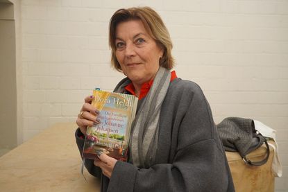 Dora Heldt präsentierte bei der Neustädter Kulturmatinee ihren aktuellen Roman „Die Familienangelegenheiten der Johanne Johansen“.