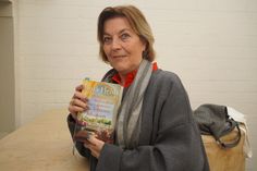 Dora Heldt präsentierte bei der Neustädter Kulturmatinee ihren aktuellen Roman „Die Familienangelegenheiten der Johanne Johansen“.