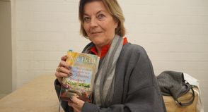 Dora Heldt präsentierte bei der Neustädter Kulturmatinee ihren aktuellen Roman „Die Familienangelegenheiten der Johanne Johansen“.