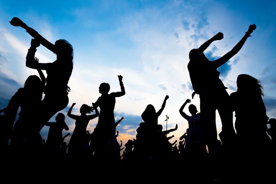 Der Scharbeutzer Frauenverein „Küstenladies“ lädt zum Tanz in den Mai.