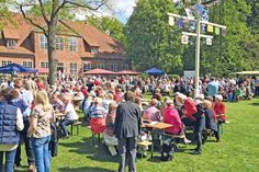 Alljährlich lockt die Festveranstaltung am 1. Mai zahlreiche Besucher in den Herrengarten. (Foto: Veranstalter)